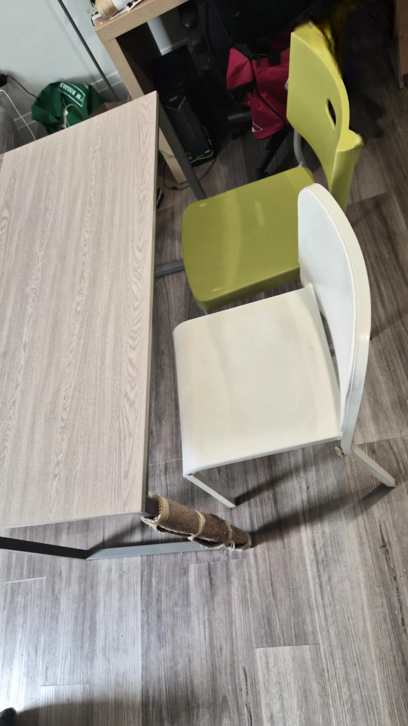Table with 2 chairs
