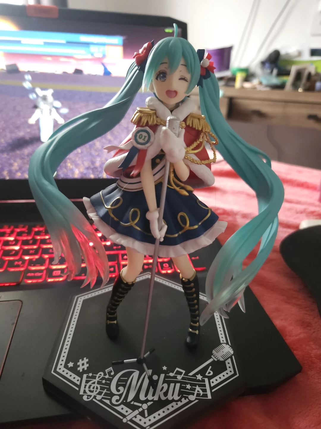 🌸 Hatsune Miku Figure (Display/Collectible) - photo 2