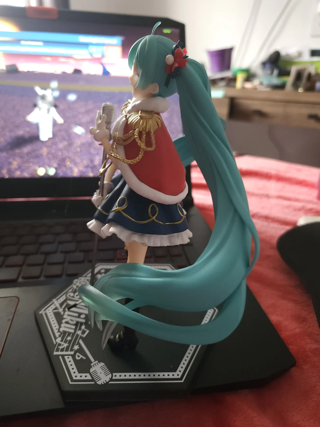 🌸 Hatsune Miku Figure (Display/Collectible) - photo 3