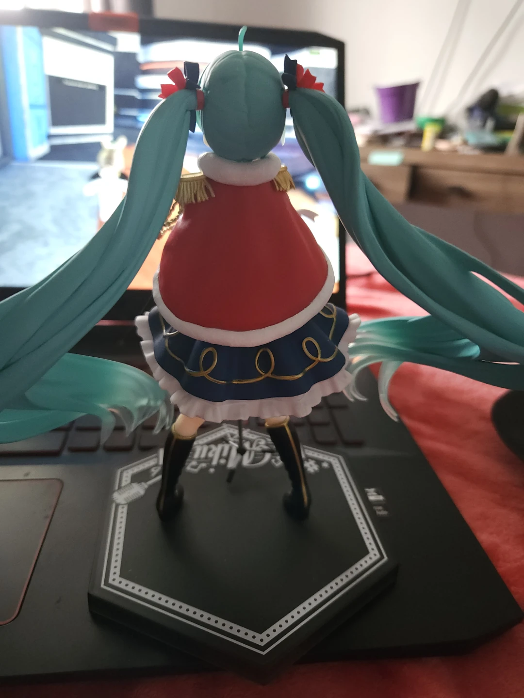 🌸 Hatsune Miku Figure (Display/Collectible) - photo 4