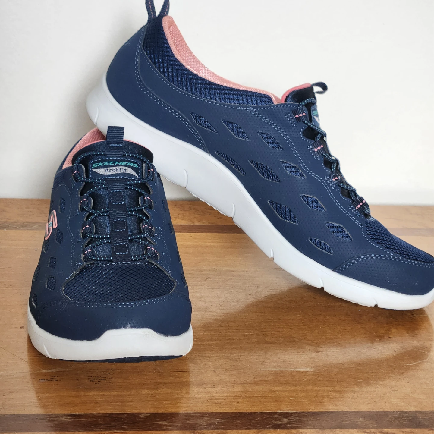Skechers Women's Navy Blue Arch Fit Air-Cooled Sneakers Size 8