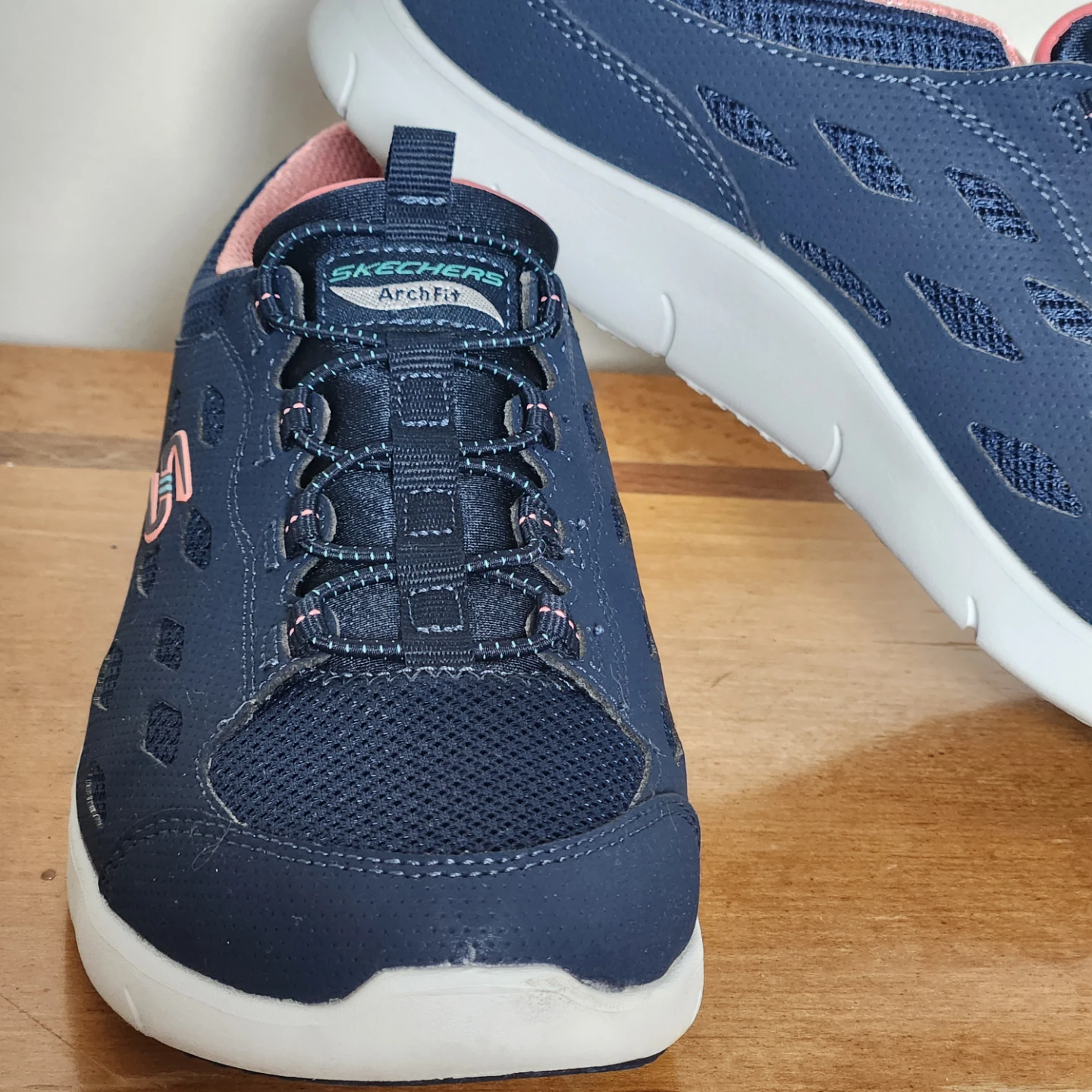 Skechers Women's Navy Blue Arch Fit Air-Cooled Sneakers Size 8 - photo 3