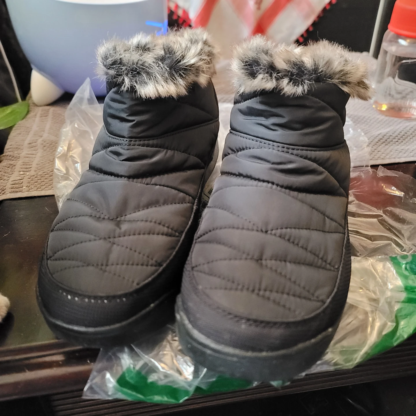 sz 11 Lds Columbia quilted booties