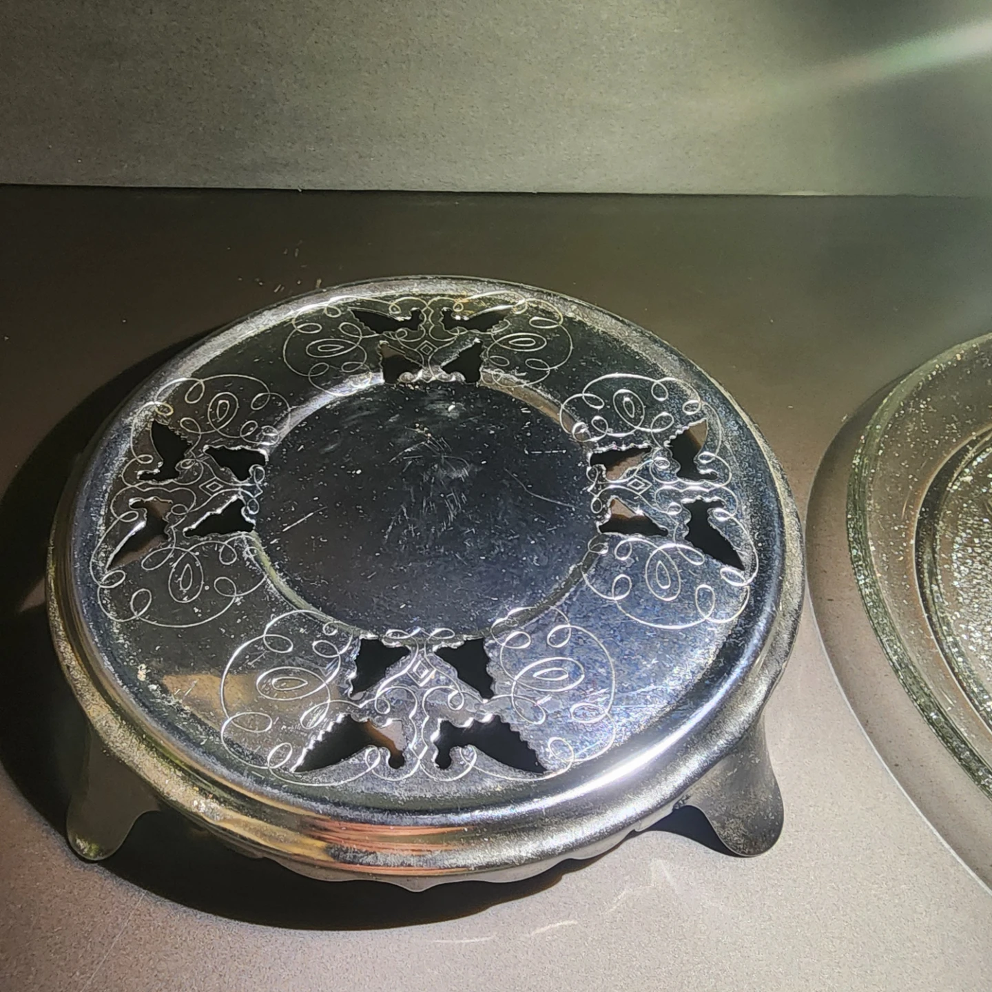 Glass Trivet with Floral Embossing - photo 2
