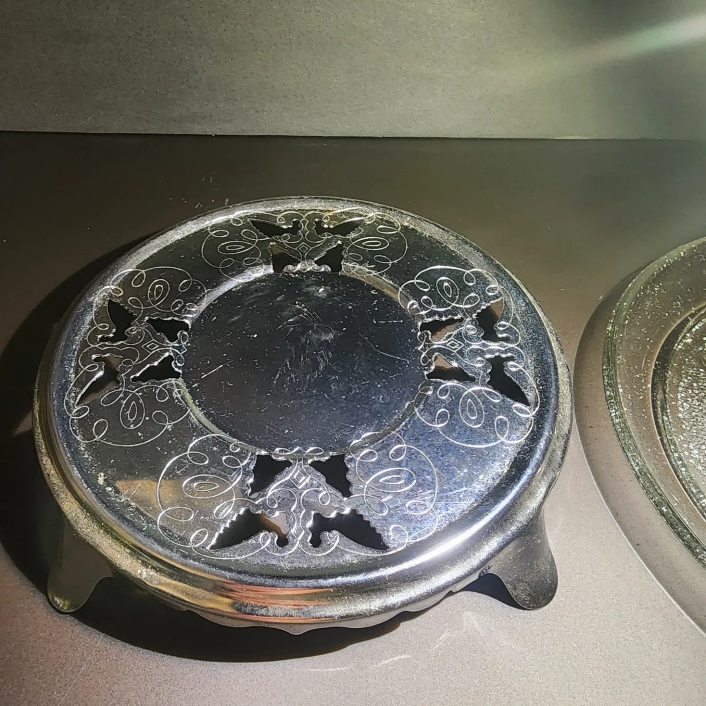 Glass Trivet with Floral Embossing - photo 2