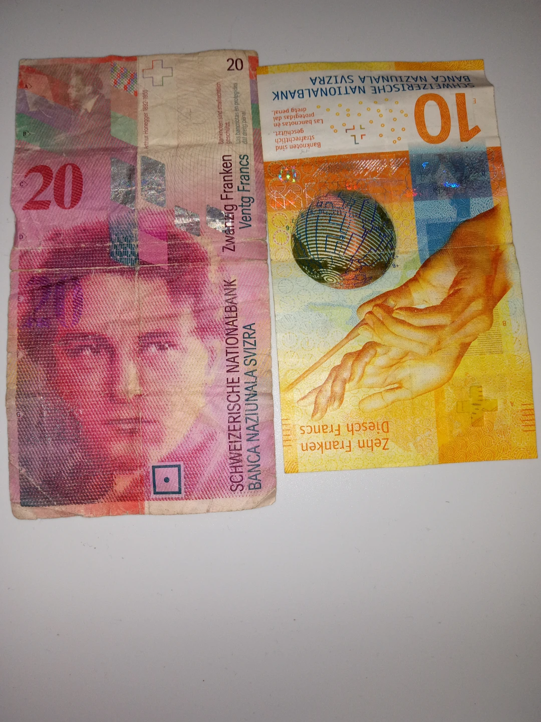 Swiss Francs Banknotes - 10 and 20