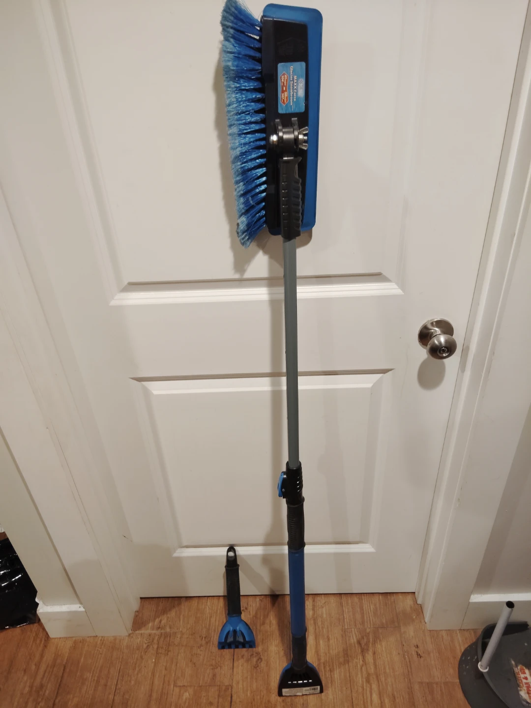 SnoBrum Extendable Snow Brush and Ice Scraper - photo 2