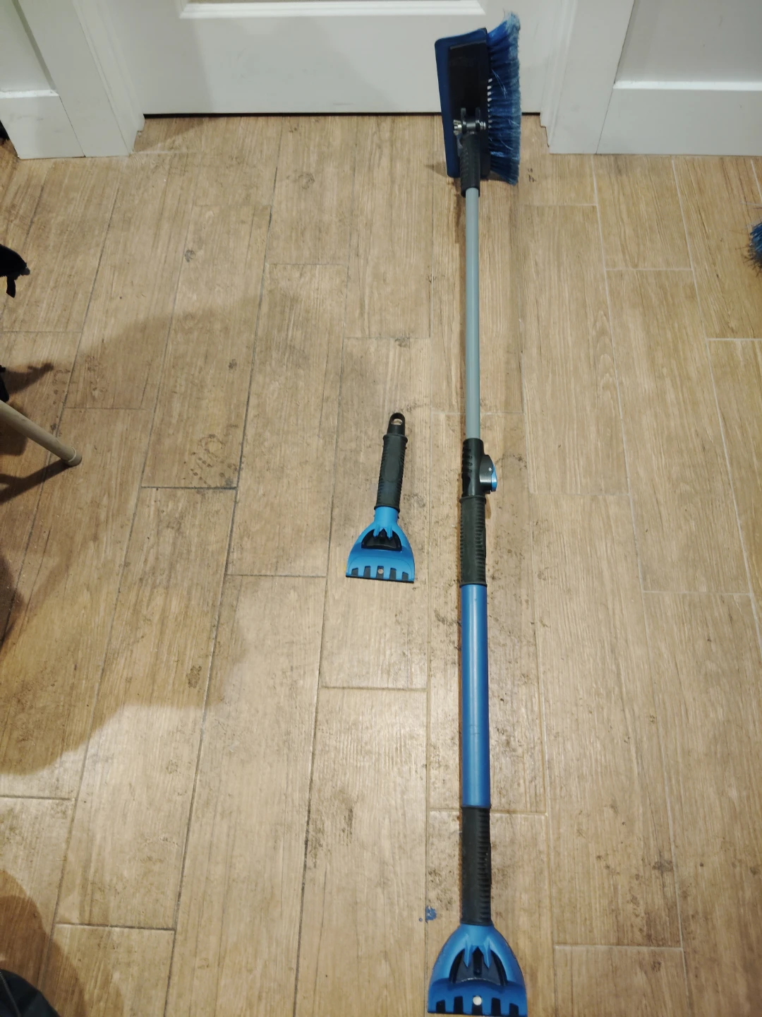 SnoBrum Extendable Snow Brush and Ice Scraper - photo 4