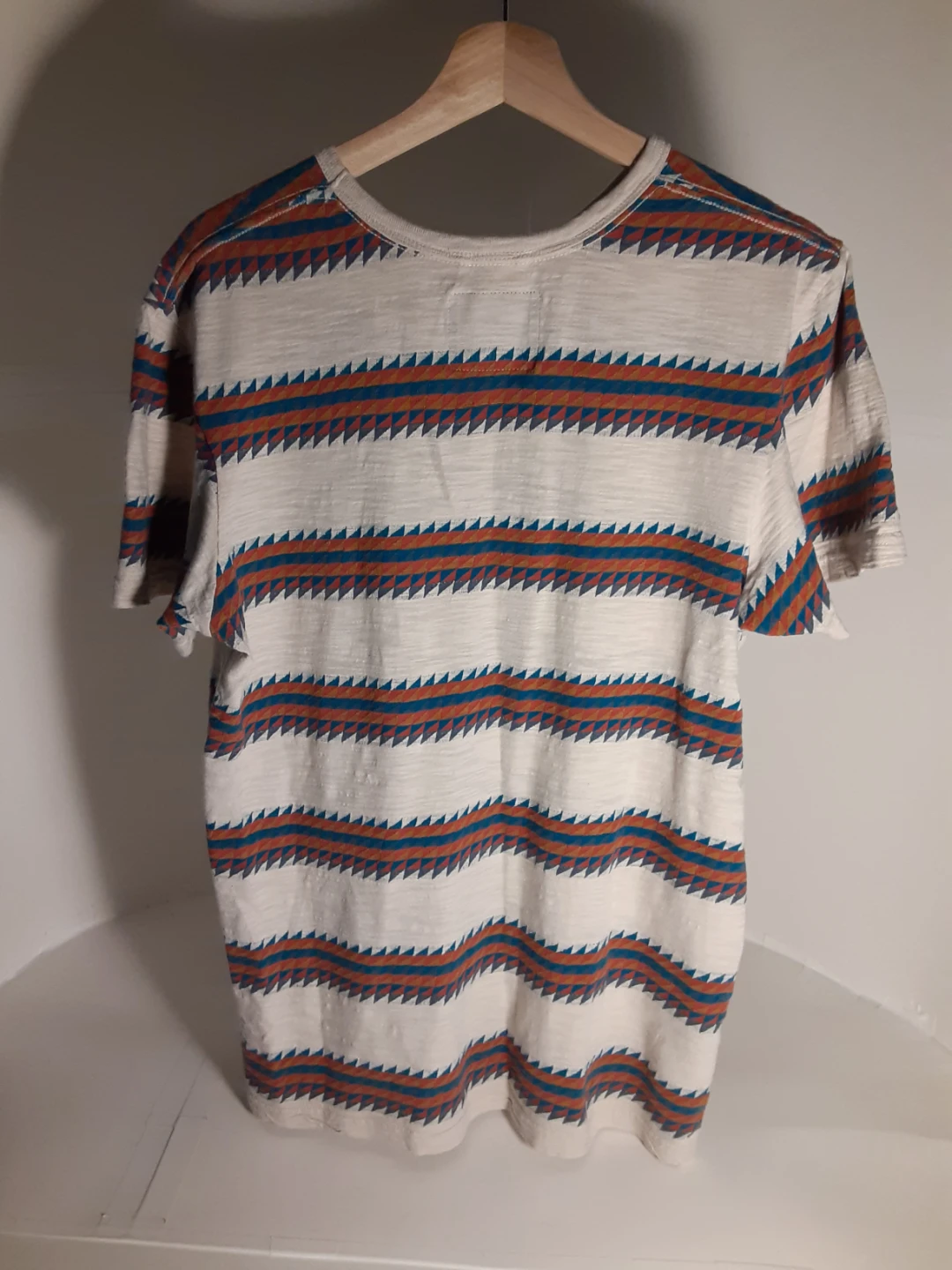 Short Sleeve T-Shirt w/Geometric Pattern | S: L/G - photo 2