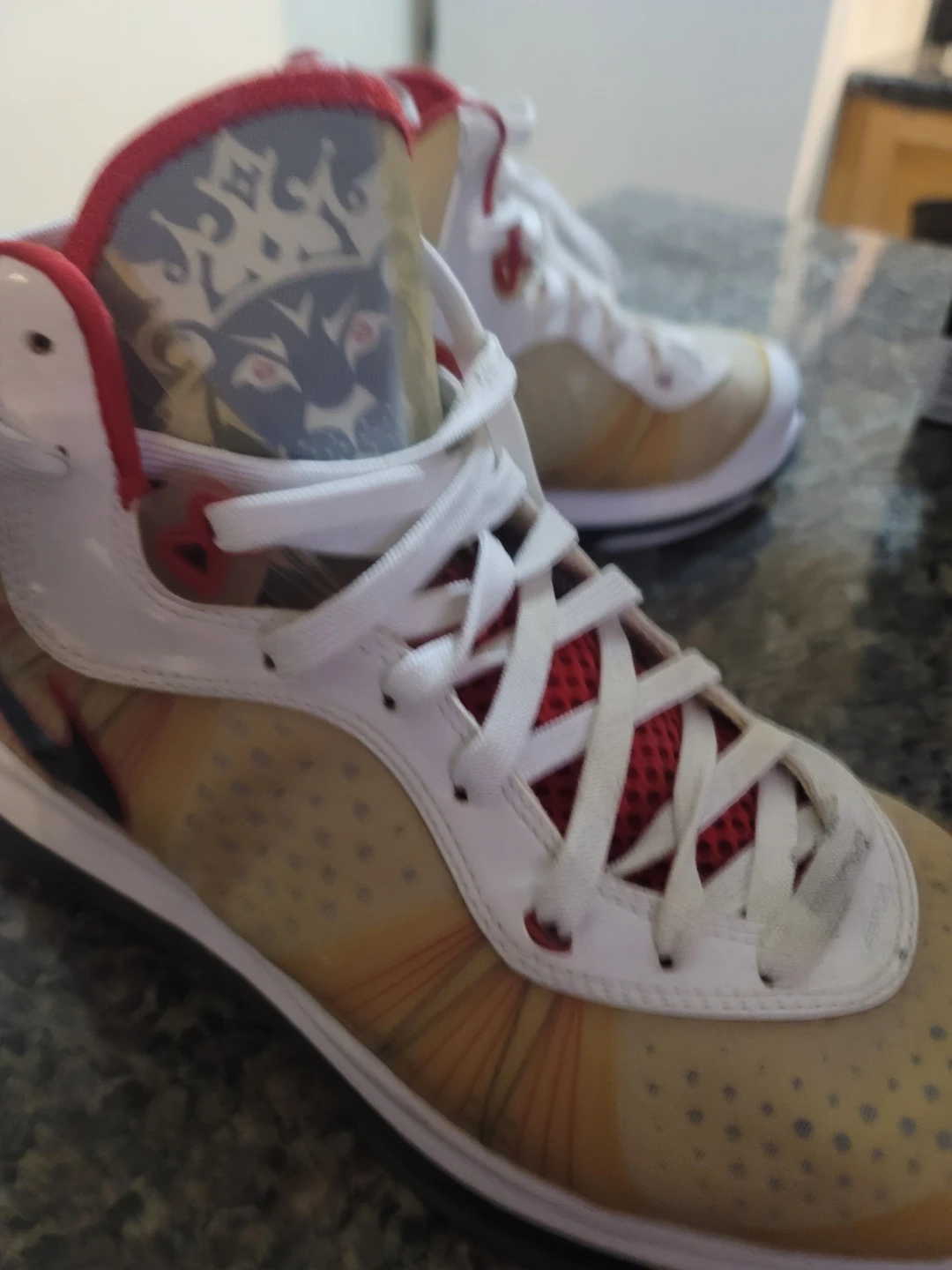 Nike LeBron 8 V/2 Basketball Shoes 'Miami Heat Home' - photo 2