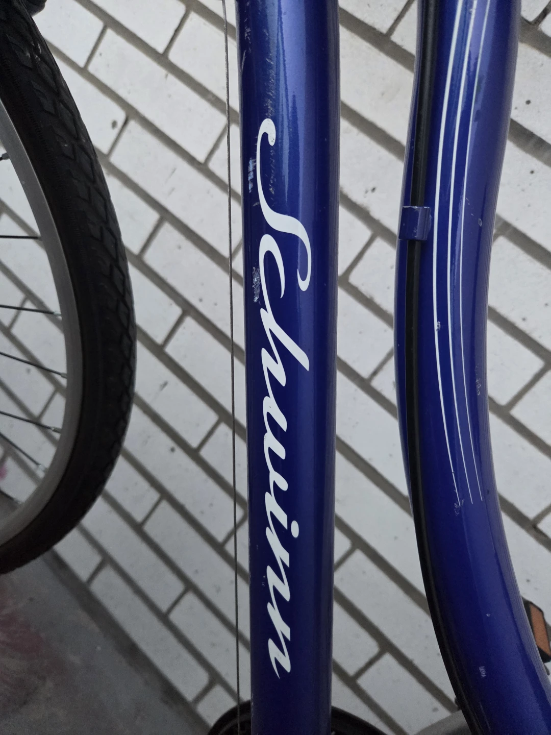 Schwinn Women's Bicycle 28" - 24 Speed - photo 2