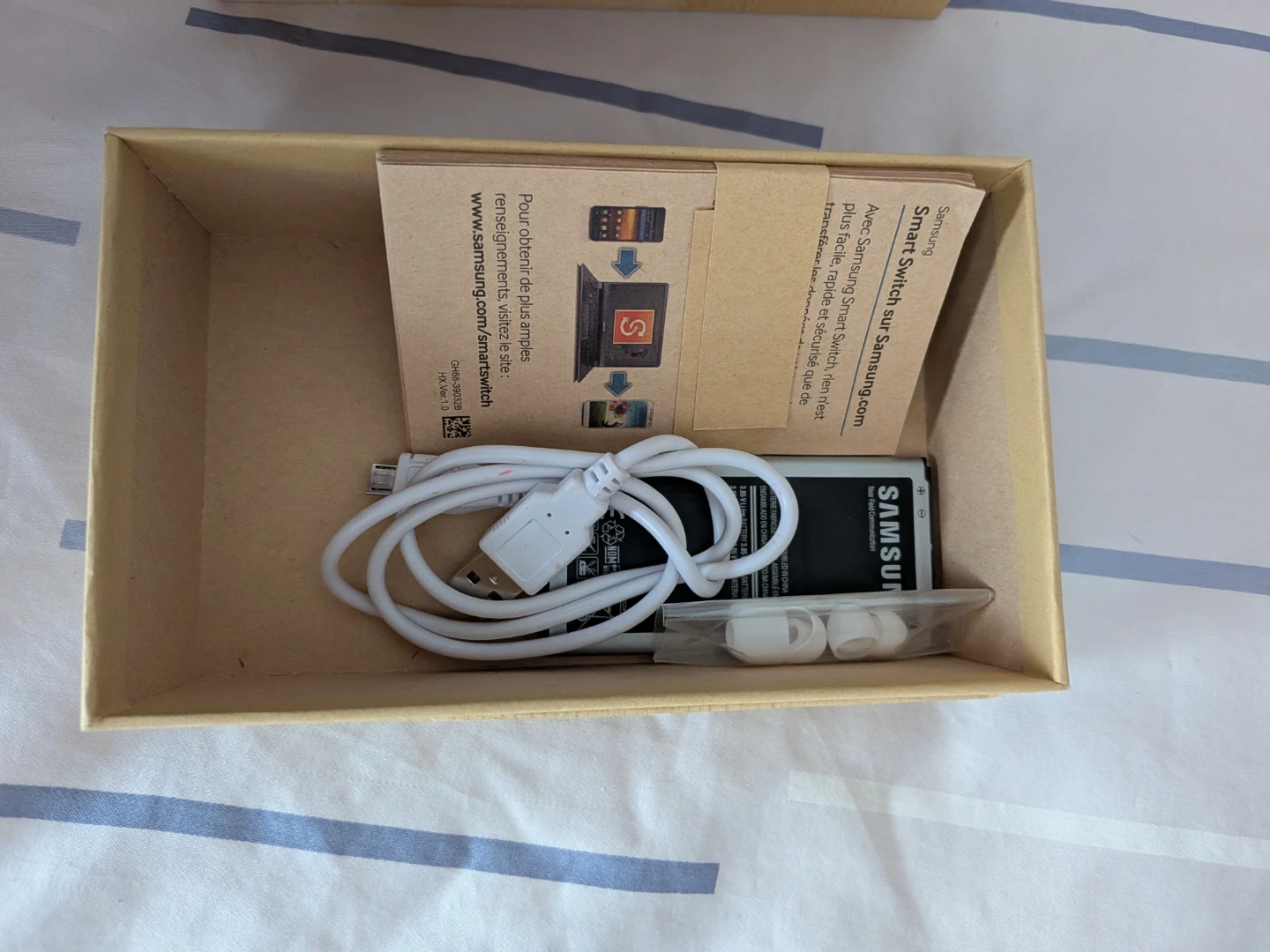 Samsung Galaxy S5 Smartphone White - Original Box & Accessories - photo 3