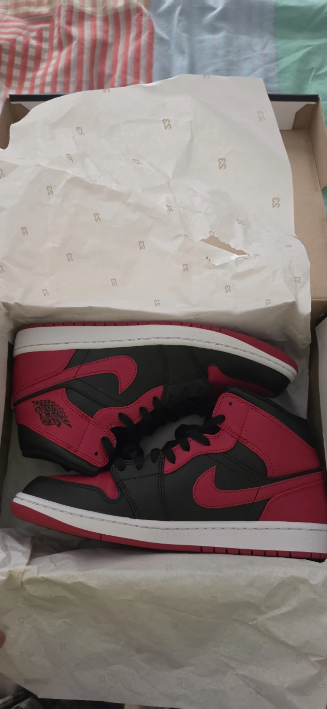 Air Jordan 1 Mid Red Black Sneakers