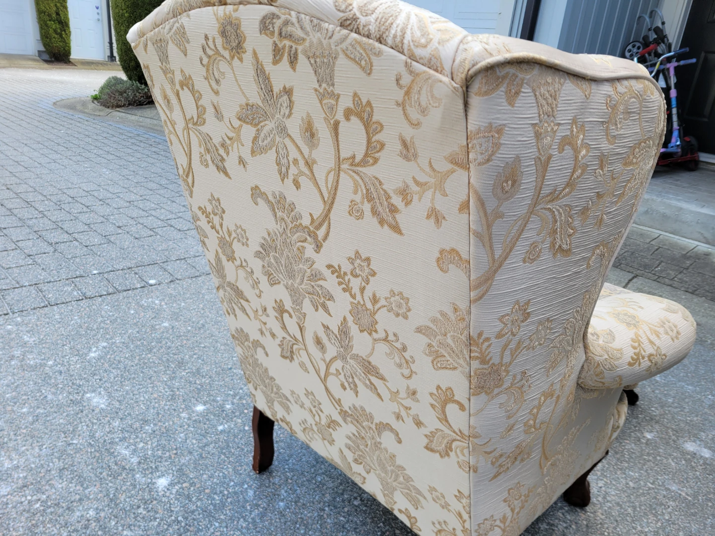 Vintage Chippendale-Style Wingback Chair & Matching Ottoman. - photo 4