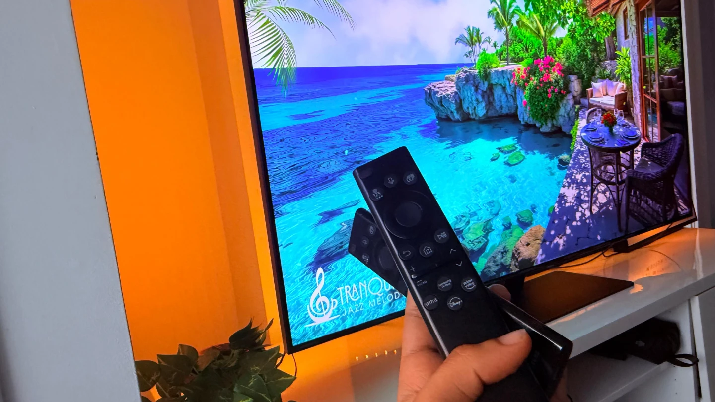 Samsung 55” QLED 4K Smart TV (Q80B) + Govee Backlight – 120Hz - photo 4