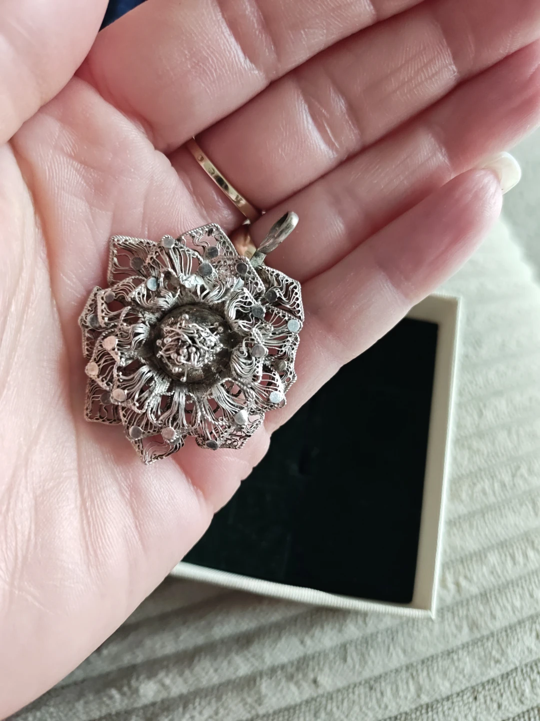 Filigree Flower Pendant - photo 4