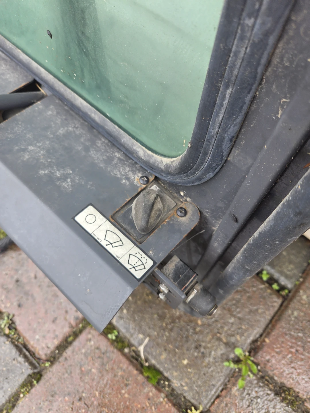 Tractor Cab Door with Wiper - photo 2