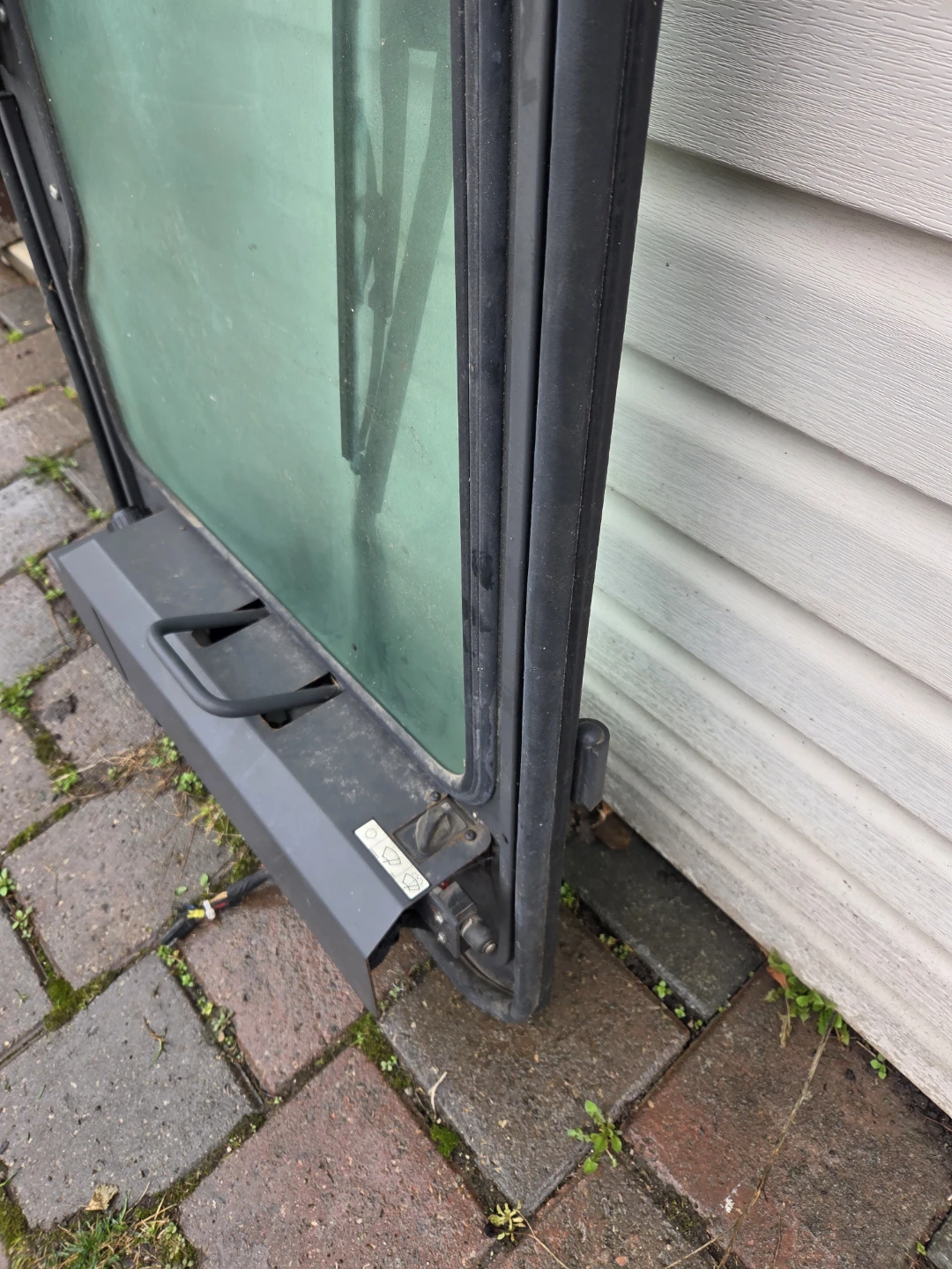 Tractor Cab Door with Wiper - photo 3