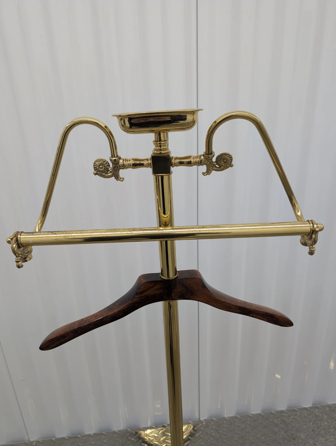 Brass and Wood Valet Stand with Tray - photo 4