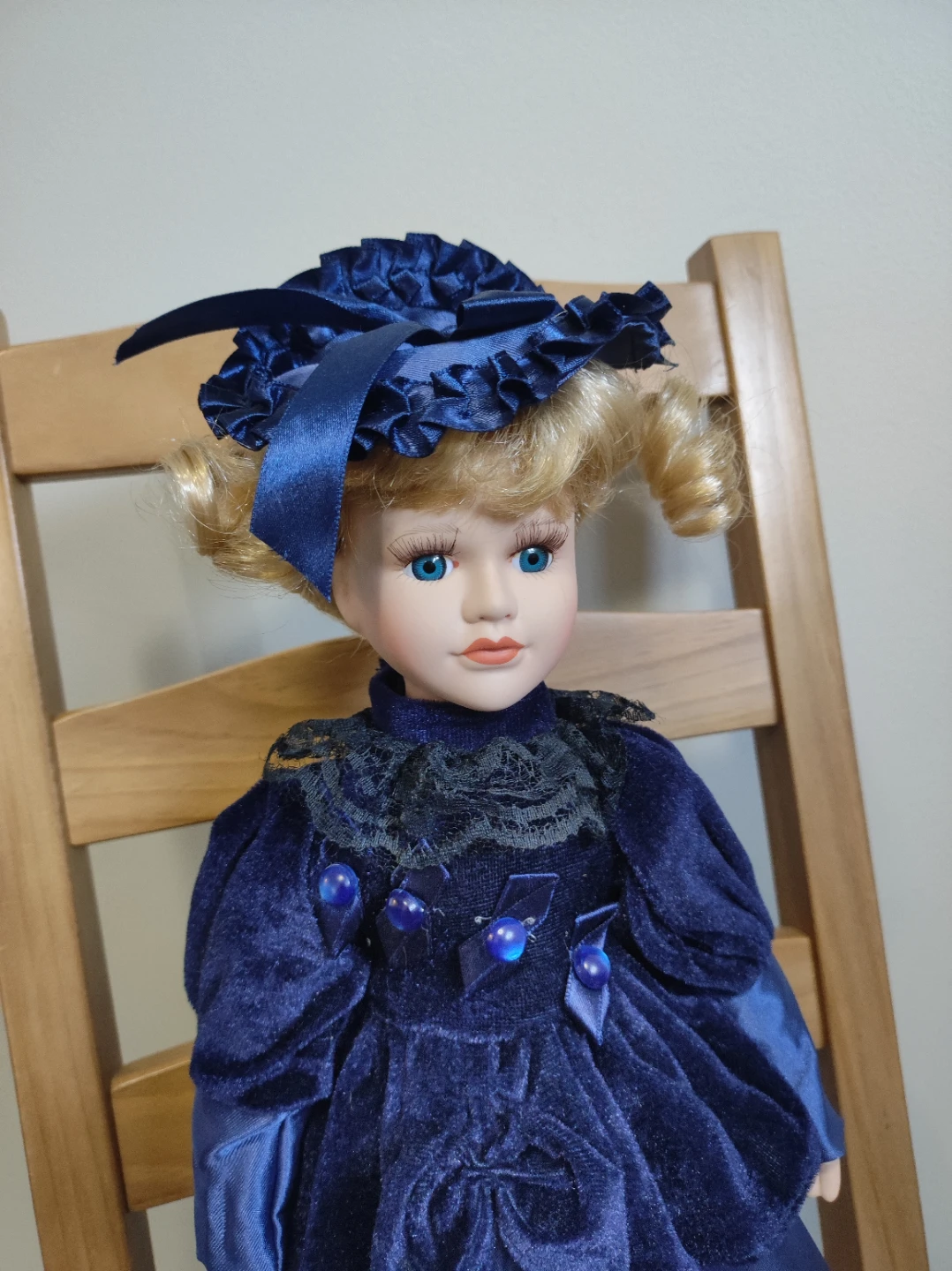Vintage Porcelain Doll in Blue Velvet Dress - photo 2