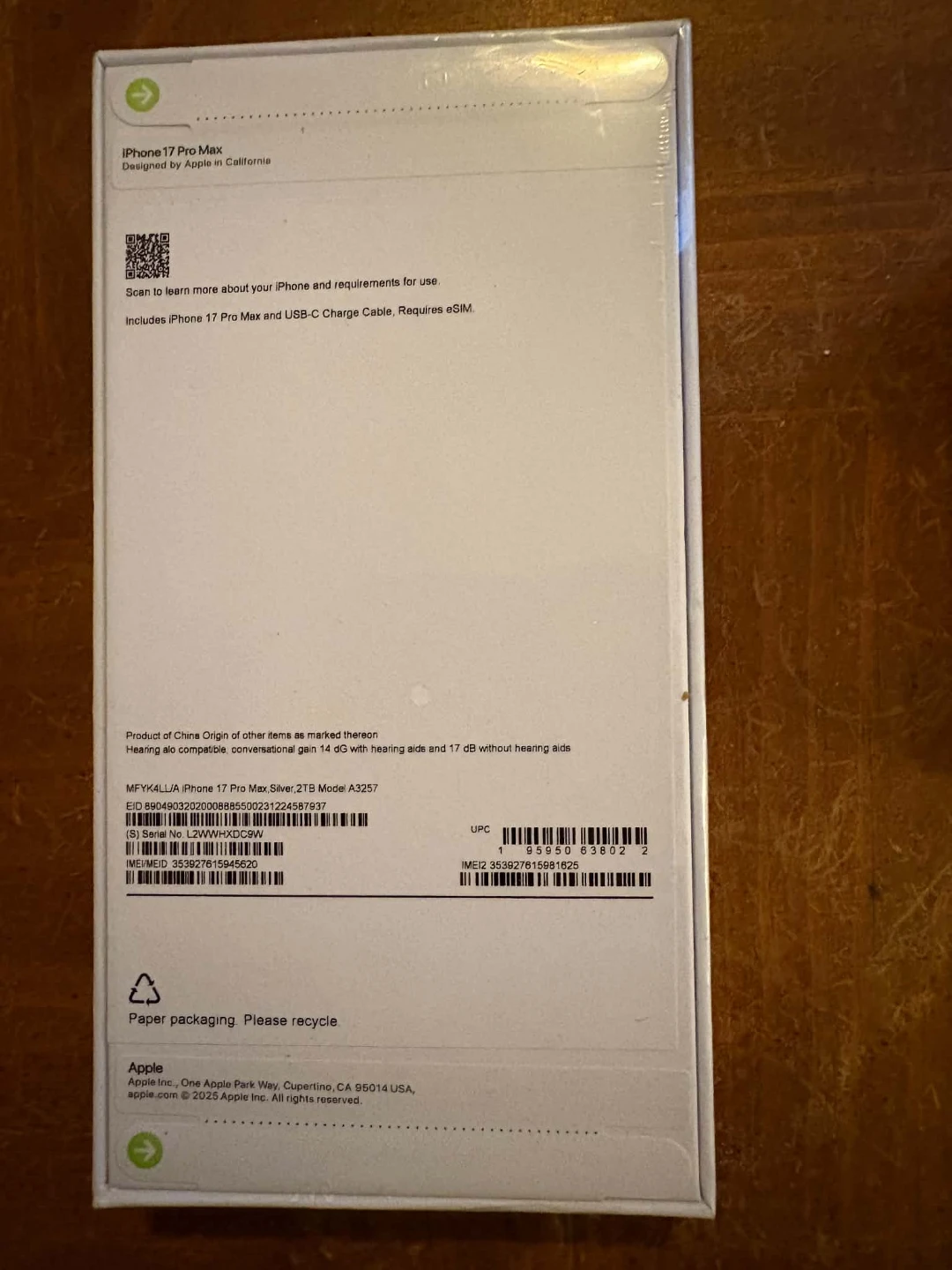 Apple iPhone 17 Pro Max & AirPods Pro (2nd Gen) - photo 4