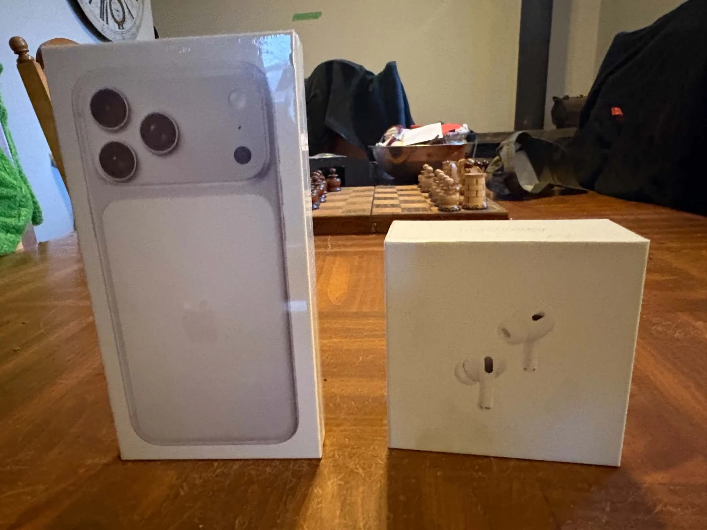 Apple iPhone 17 Pro Max & AirPods Pro (2nd Gen) - photo 5