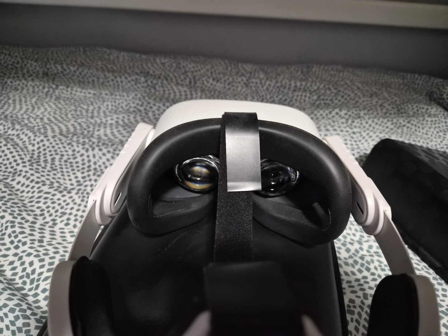 Meta Quest 2 VR Headset with Carrying Case - photo 4