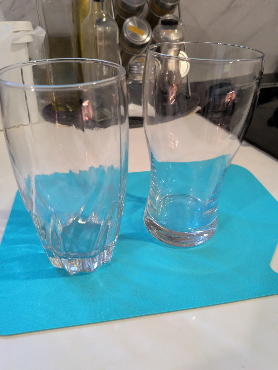 4 Glasses - photo 2