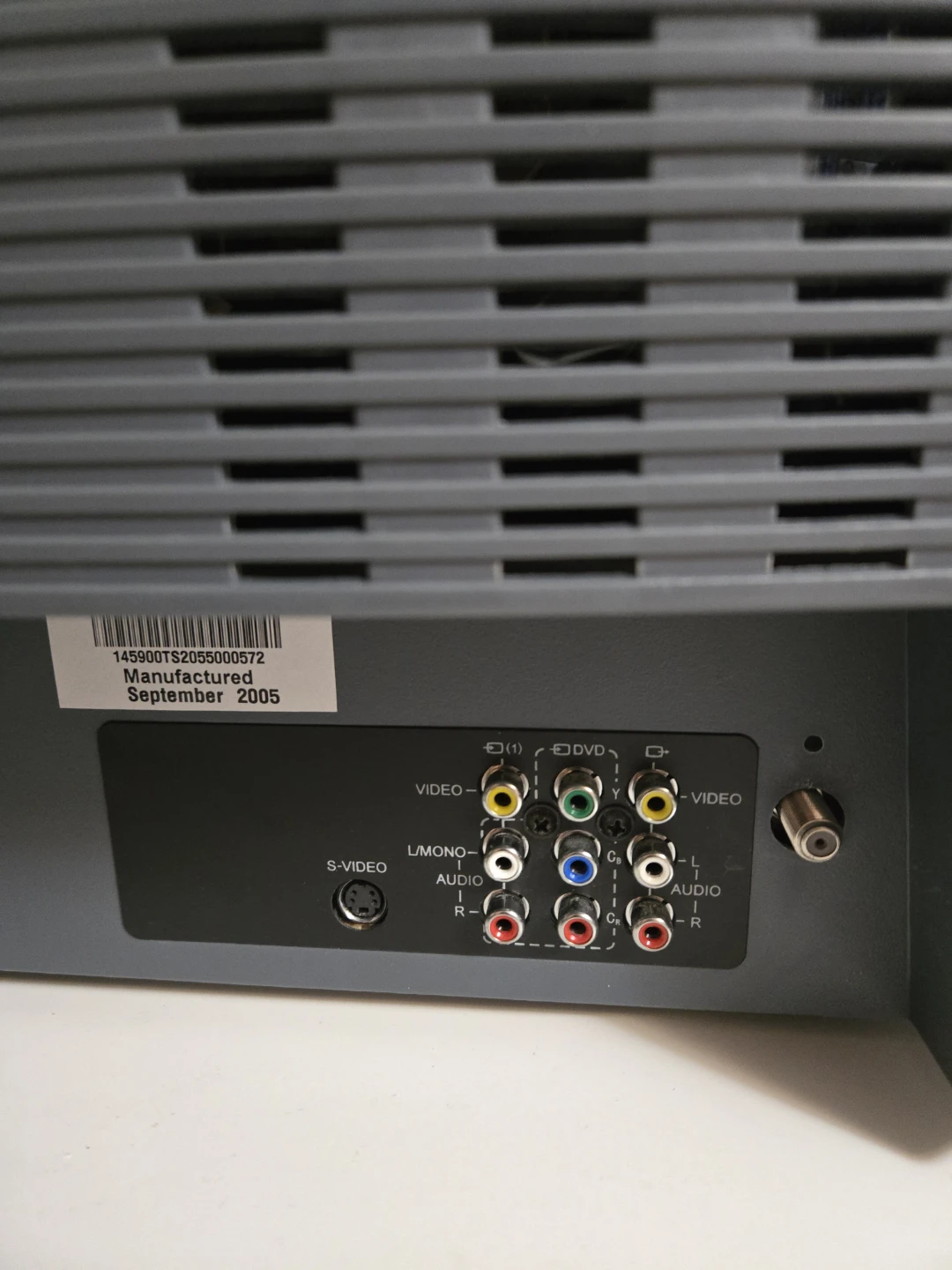 20inch insignia CRT TV - photo 2