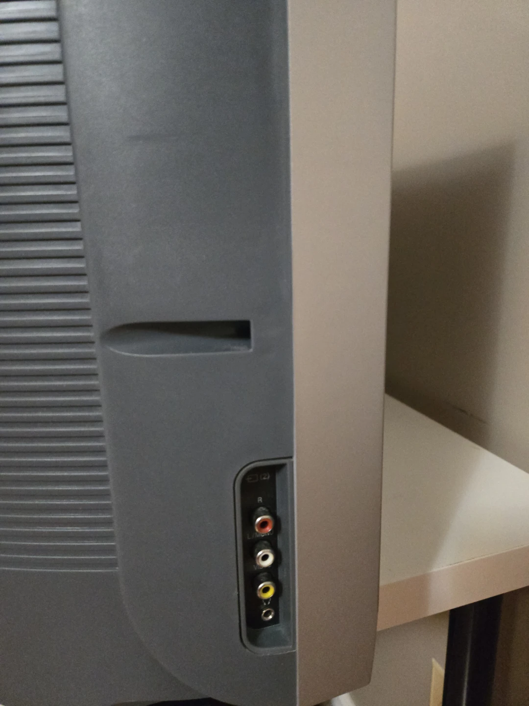 20inch insignia CRT TV - photo 4