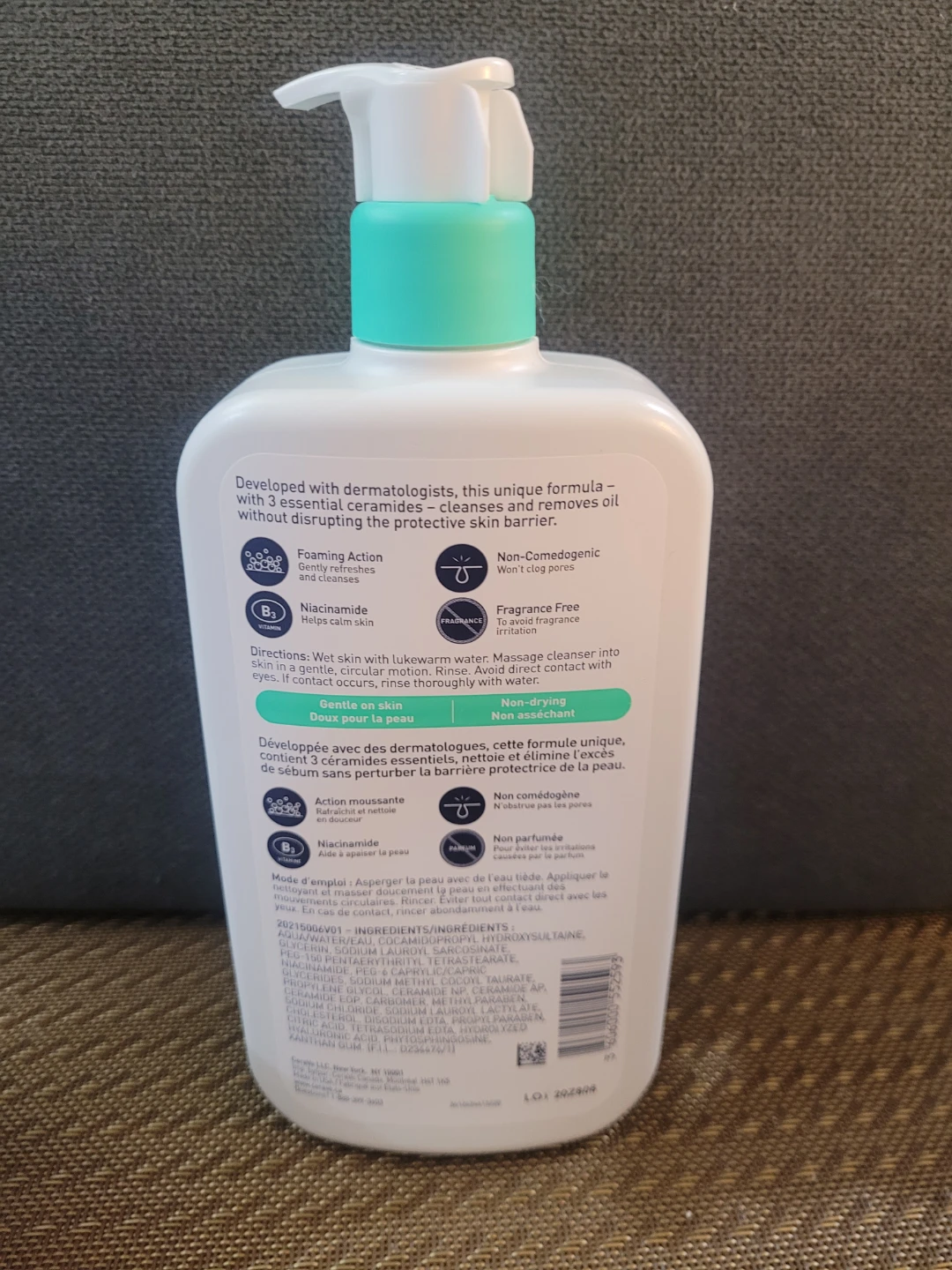 CeraVe Foaming Facial Cleanser for Normal to Oily Skin 562 mL - photo 2