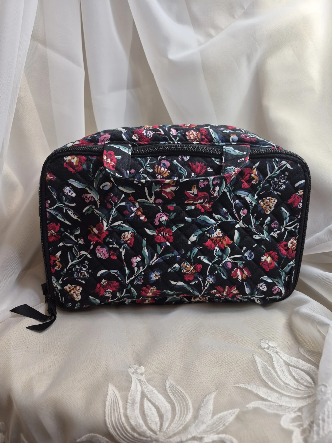 Beautiful 8" x 11" x 5" Vera Bradley Quilted Style Cotton