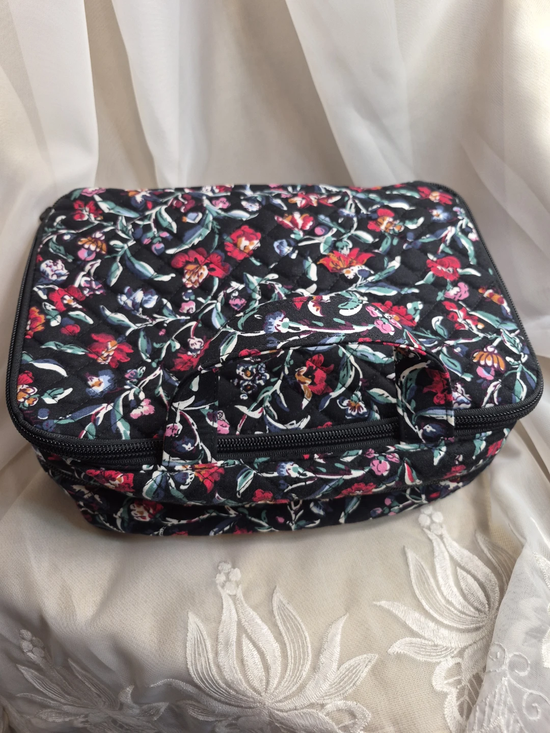 Beautiful 8" x 11" x 5" Vera Bradley Quilted Style Cotton - photo 5
