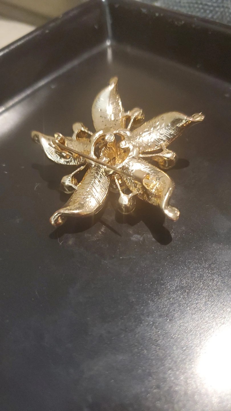 Gold tone floral brooch with clear crystals - photo 2