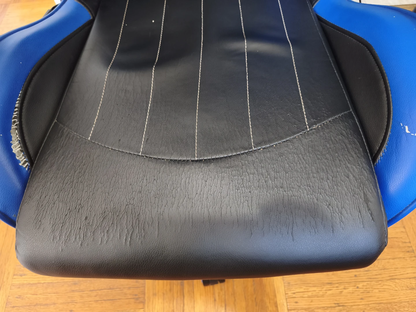 BOWTHY Gaming Chair - Blue and Black - photo 3