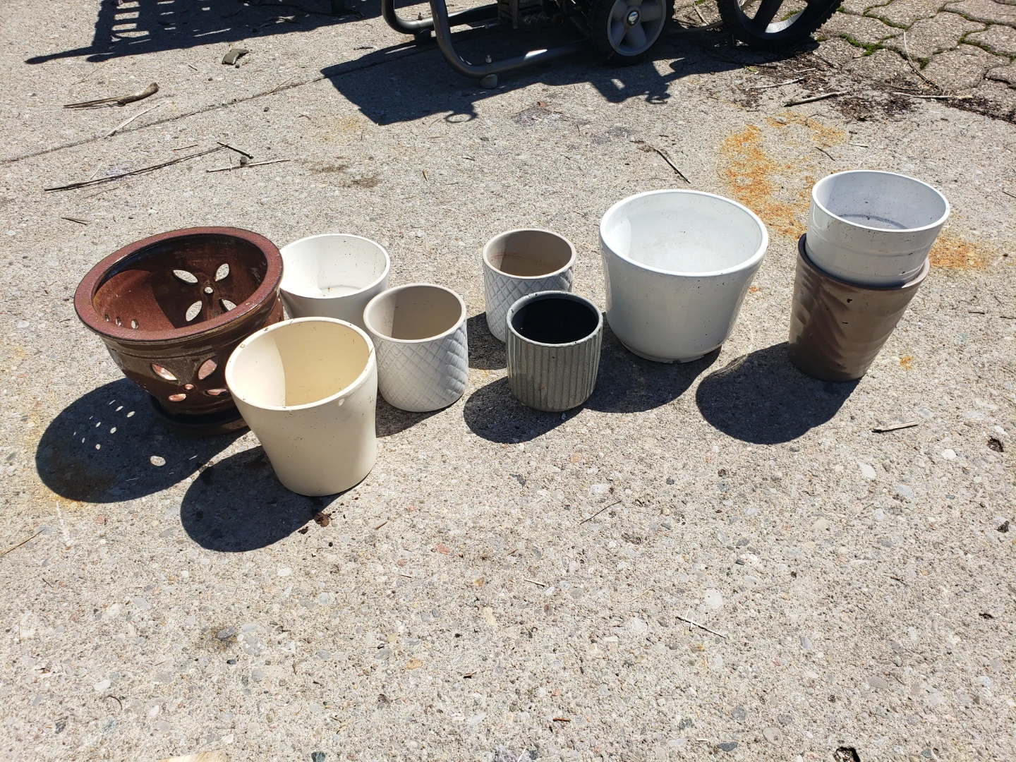 Set of 8 assorted plant pots