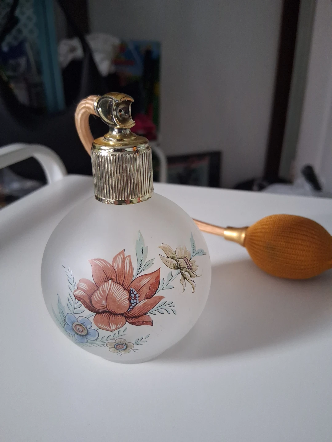 Frosted Glass Perfume Atomizer with Tassel - photo 2