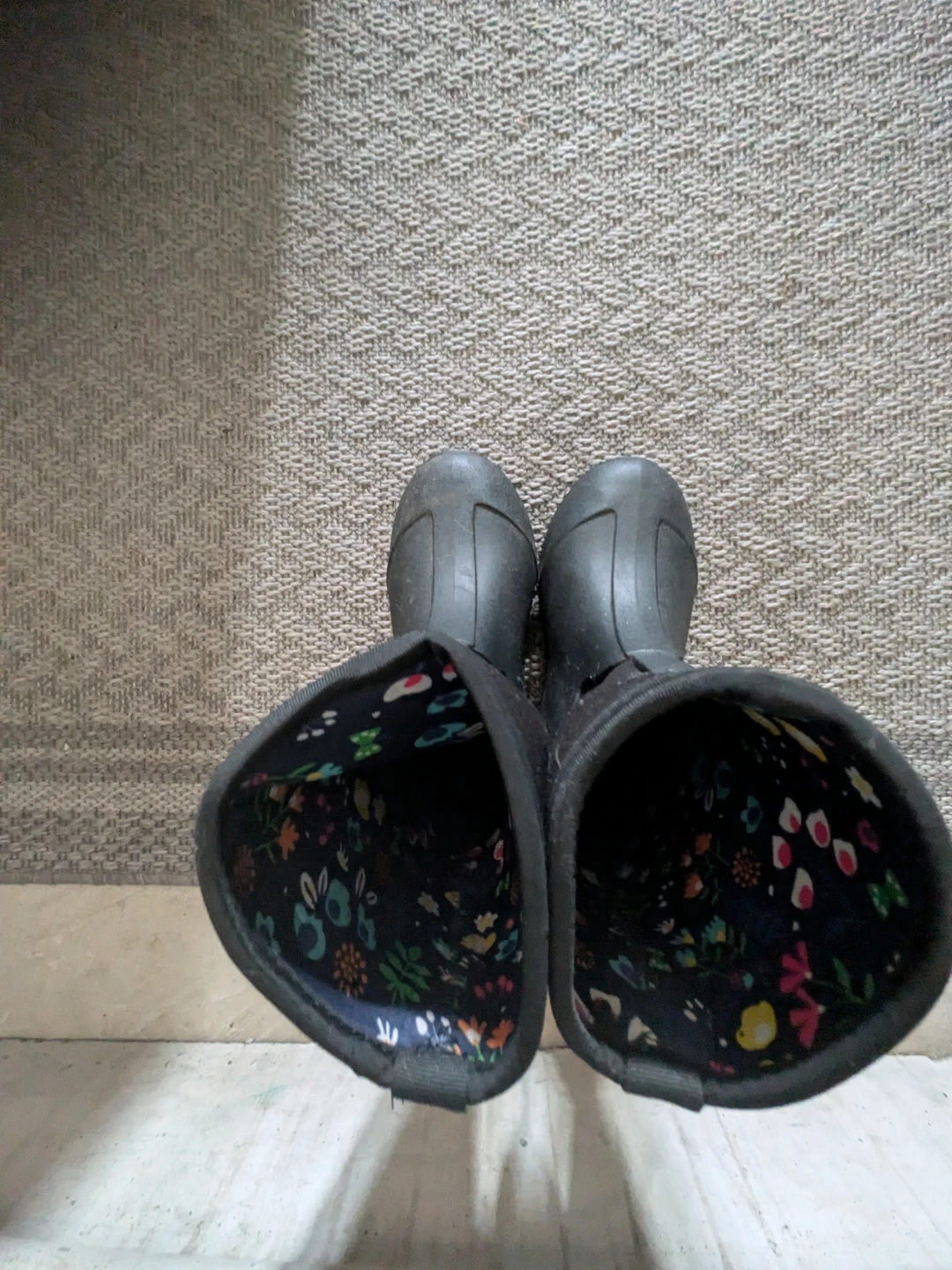 Outbound Women's Rain Boots Kid Size 6 - photo 2