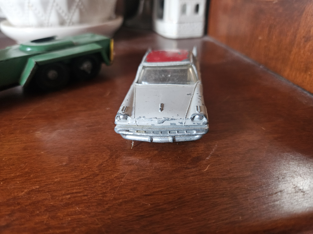 Vintage Diecast Car - Silver and Red - photo 2