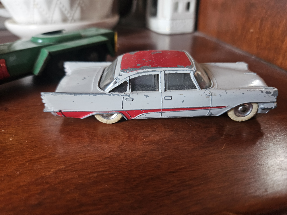 Vintage Diecast Car - Silver and Red - photo 3