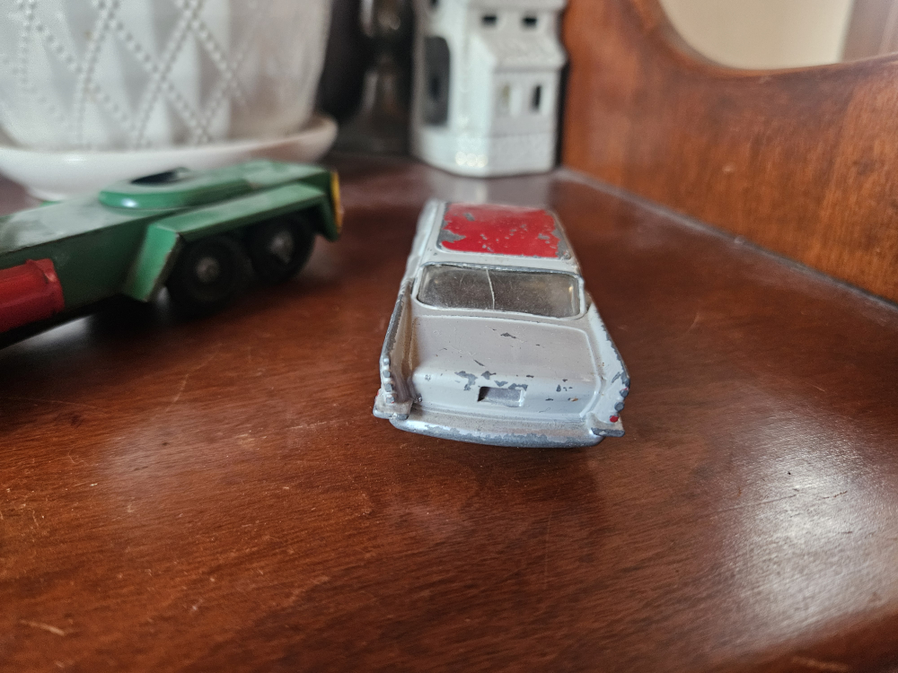 Vintage Diecast Car - Silver and Red - photo 4