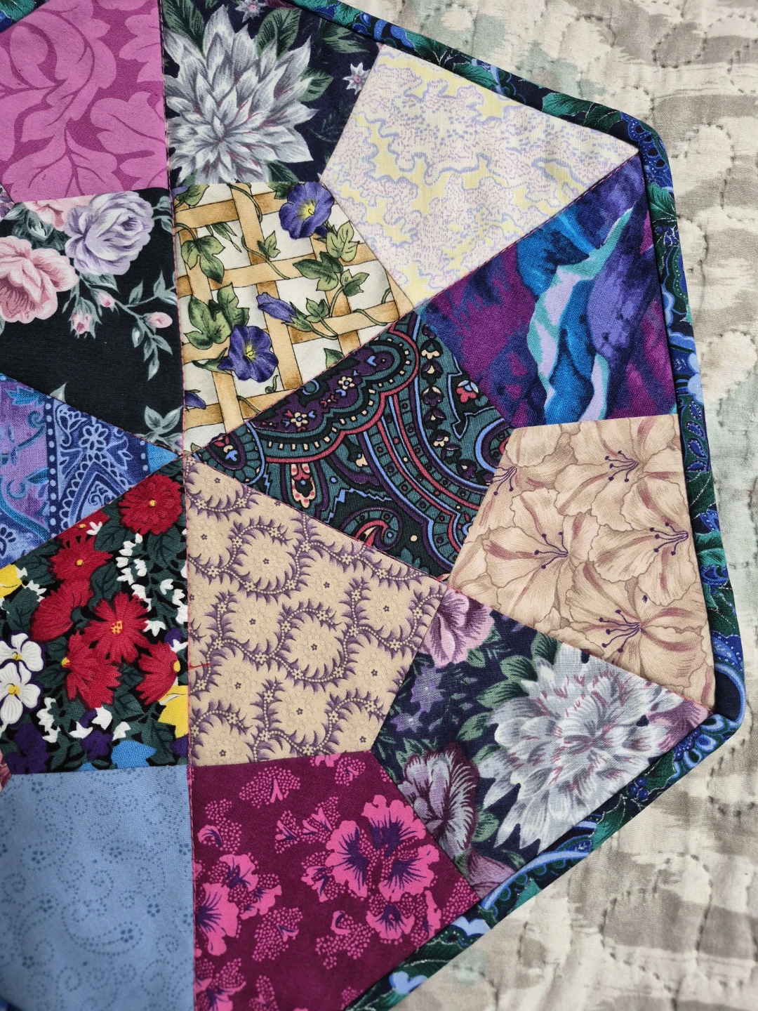 Beautiful Vintage 15" Quilted Decor - photo 3