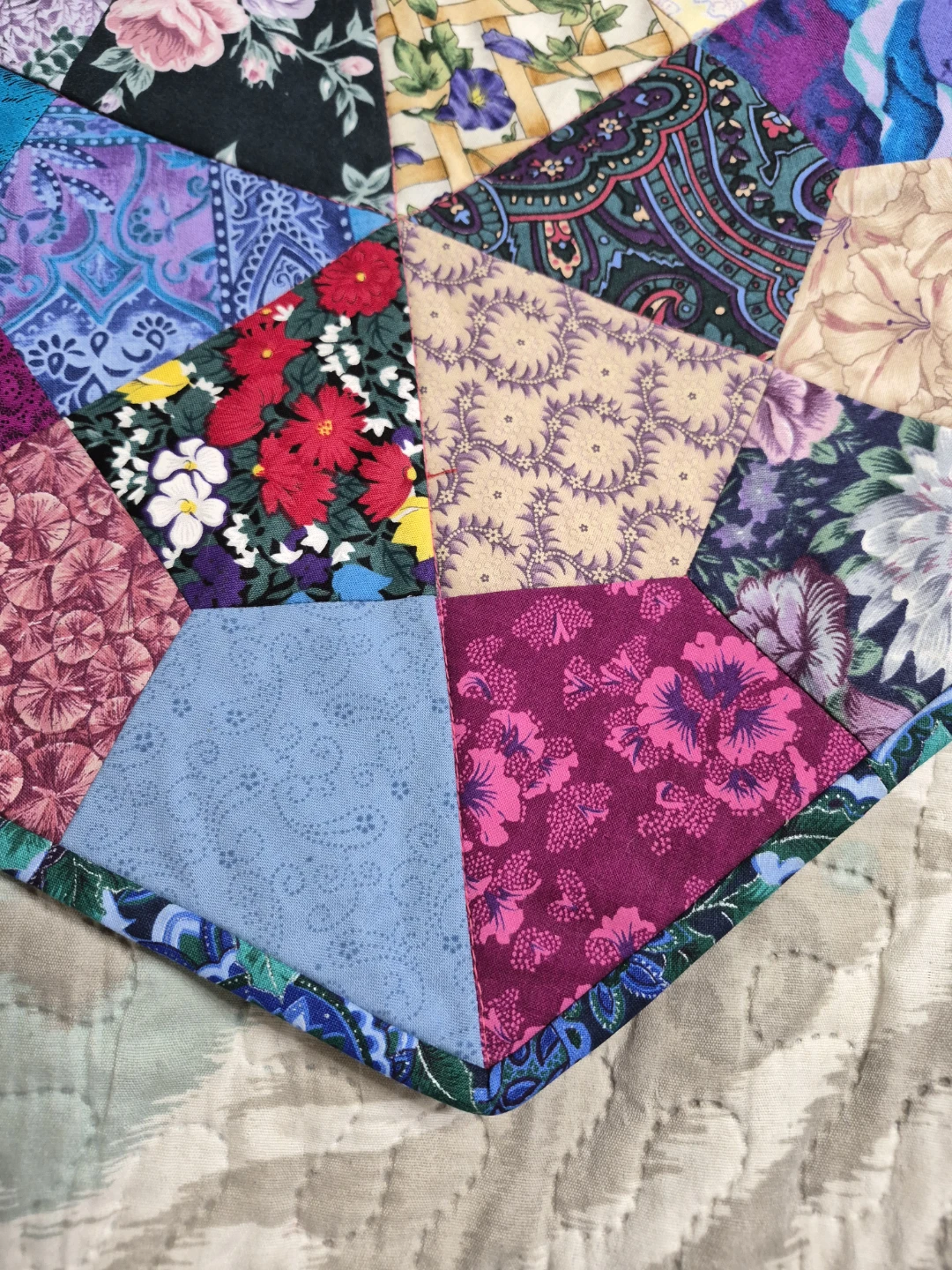 Beautiful Vintage 15" Quilted Decor - photo 5