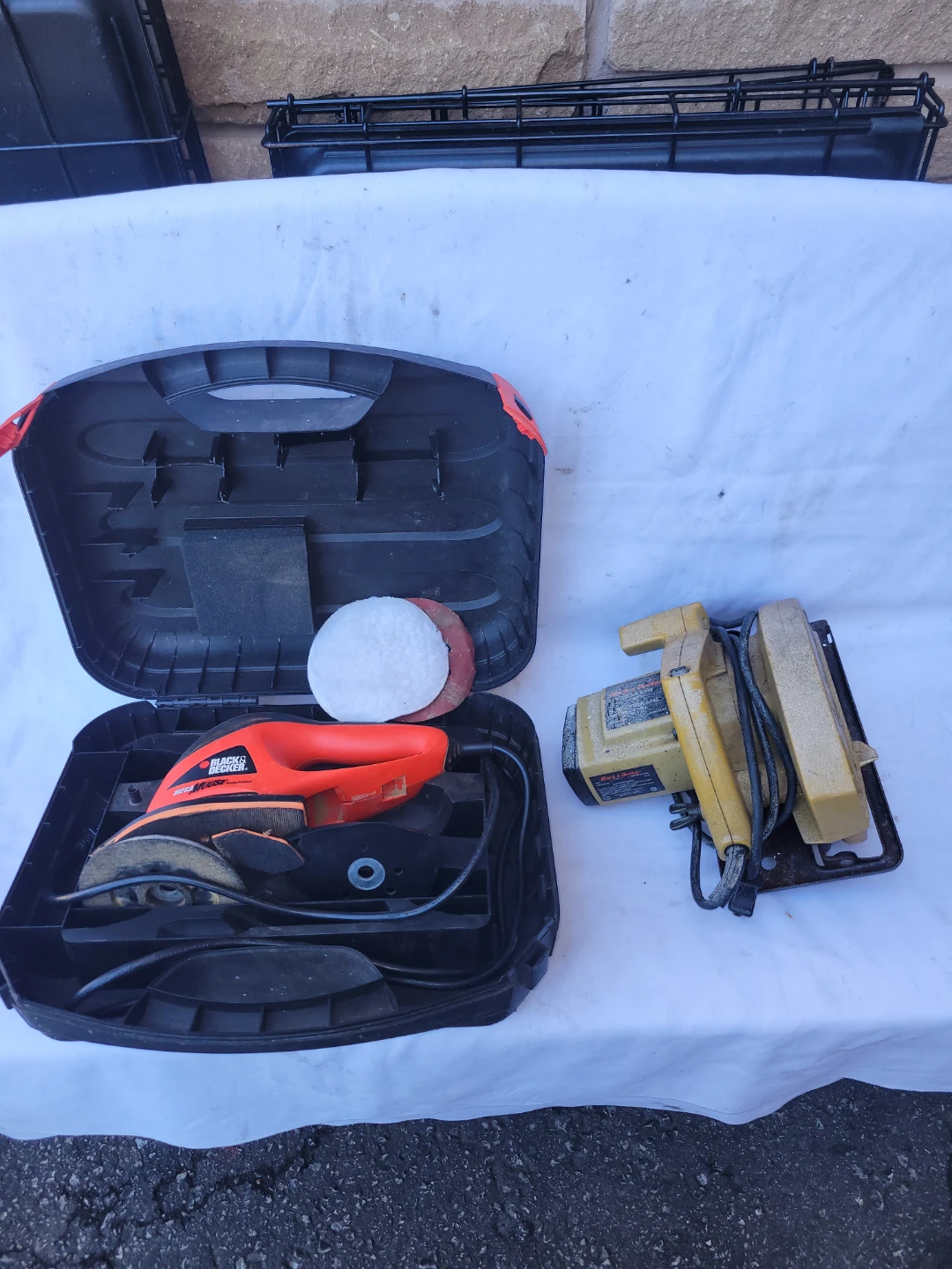 B & D Sander and Circular Saw with Case - photo 2