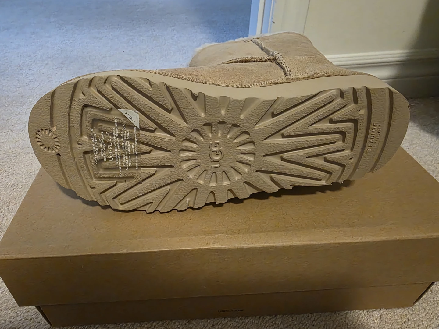 NWT UGG - Chestnut - Size 36 EU - photo 2