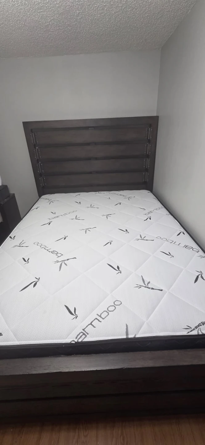Bed frame & mattress