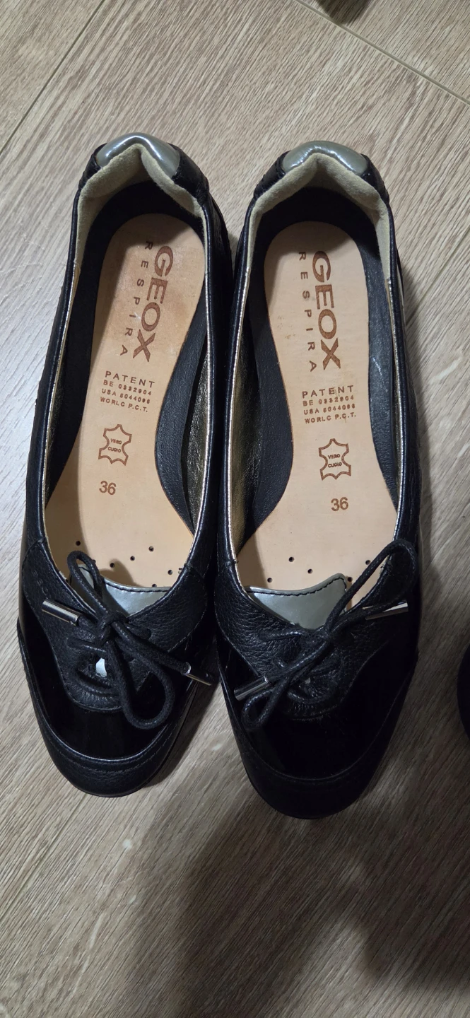 Geox Respira Black Leather Flats Women's Size 36