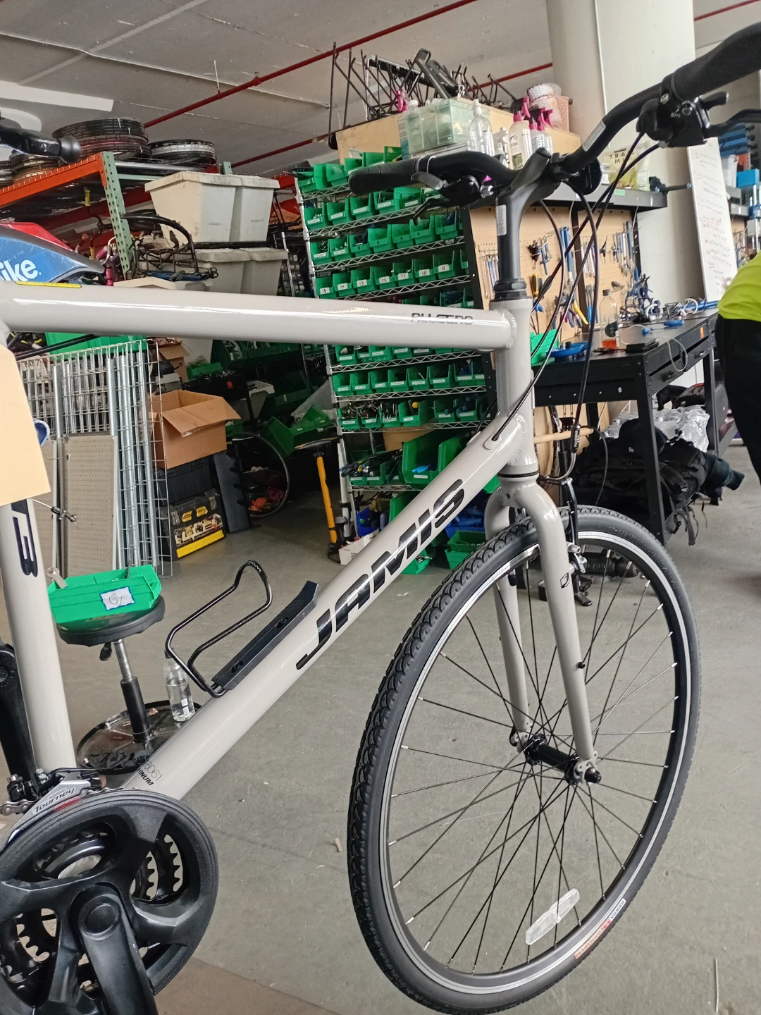 Jamis Men's SSD Hybrid Bike - photo 2