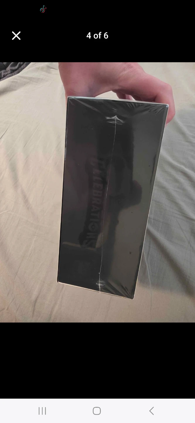 Pokémon Center Celebrations Elite Trainer Box - photo 4