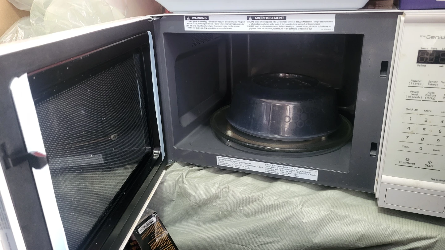 Panasonic Genius 1100W Microwave Oven - photo 2